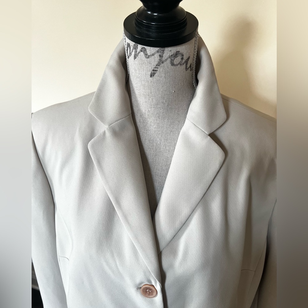 Beige, Single Breasted-Side Pockets-Long sleeves … - image 2